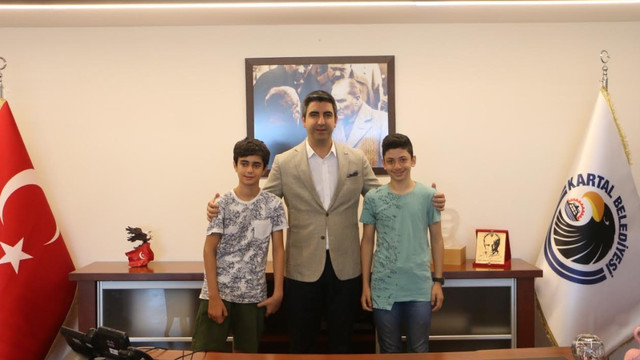 Kartallı LGS birincileri Başkan Gökhan Yüksel'i ziyaret etti