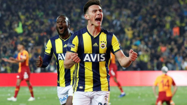 Eljif Elmas Fenerbahce Ye Veda Etti Futbol