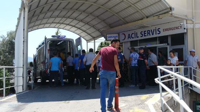 Şezlong tartışmasında 1 polis memuru öldü 2 kişi yaralandı