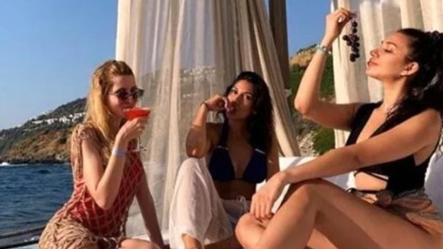 Rafet El Roman'ın kızları tatil pozlarıyla olay oldu