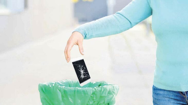 Çöpe attığın telefon altında değerinde !