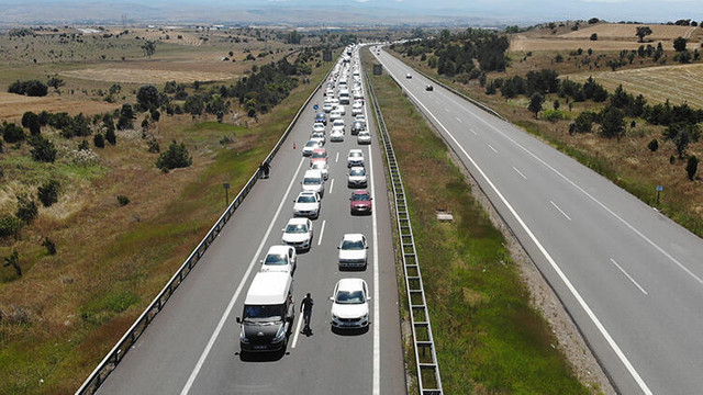 Yola çıkacaklar dikkat ! Trafik durma noktasına geldi