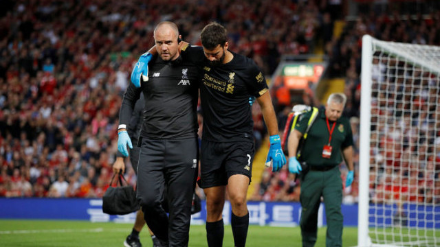 Alisson Becker 8 hafta sahalardan uzak kalacak