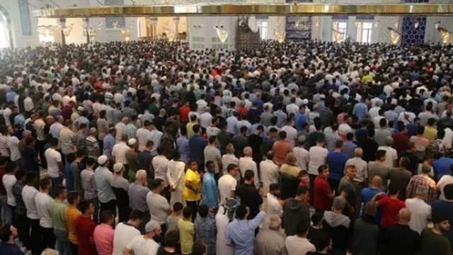 Büyük Çamlıca Camisinde ilk Kurban Bayramı namazı
