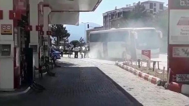 Bir yolcu otobüsü yangını daha! Turistler dehşeti yaşadı