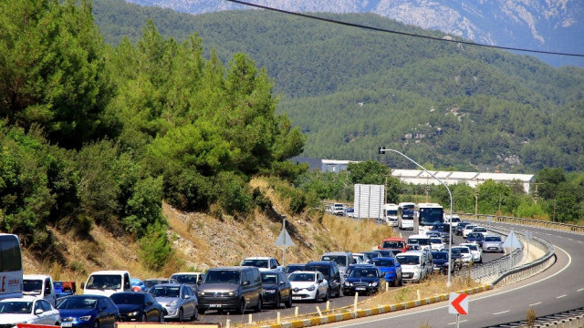 Nüfus 25 katına çıktı, trafik resmen durdu !