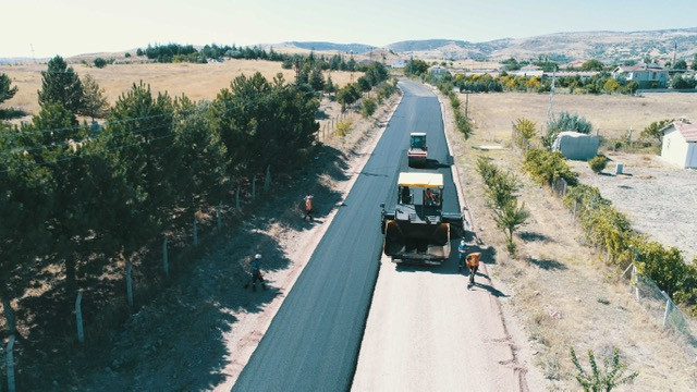 Ankara Büyükşehir Belediyesi'nden Başkent'e asfalt atağı
