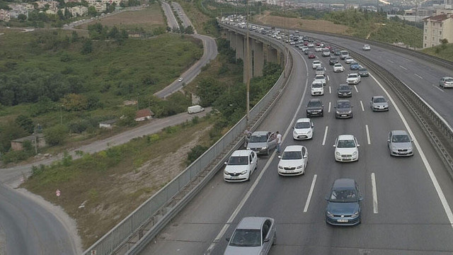Bayram çilesi başladı ! Dönüş yolu kilitlendi...