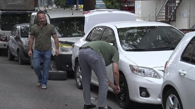 İstanbul'da 10 aracın lastiğini kestiler