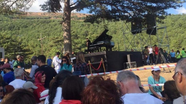 Fazıl Say Kaz Dağları için sahnede