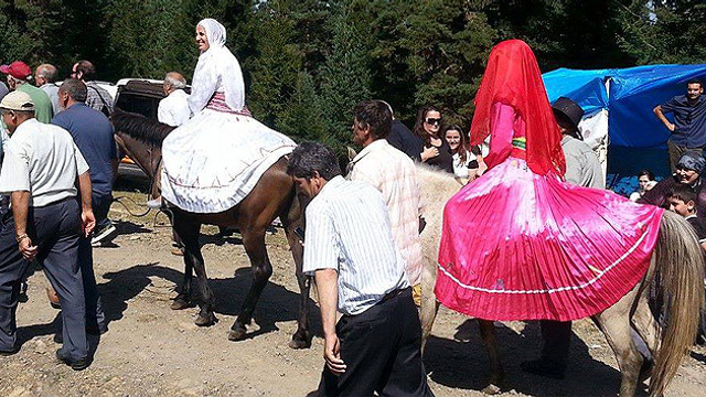 Aşiret yüzyıllardır varolan başlık parasını kaldırdı