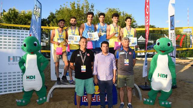 Plaj voleybolu turnuvasında ödüller sahiplerini buldu