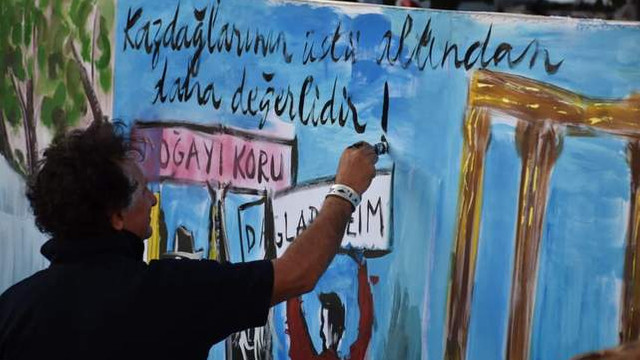 Bedri Baykam çocuklarla Kaz Dağları’nın resmini yaptı