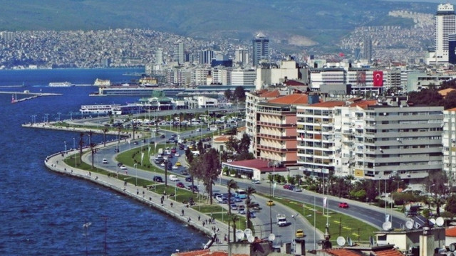 İzmir'de ''kayyum'' korkusu: Tüm etkinlikler yasaklandı