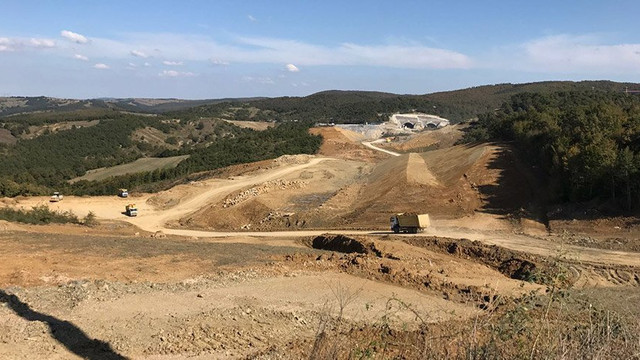 Bakanlık ağaca ''çalı'' deyince otoyol ormanın içinden geçti