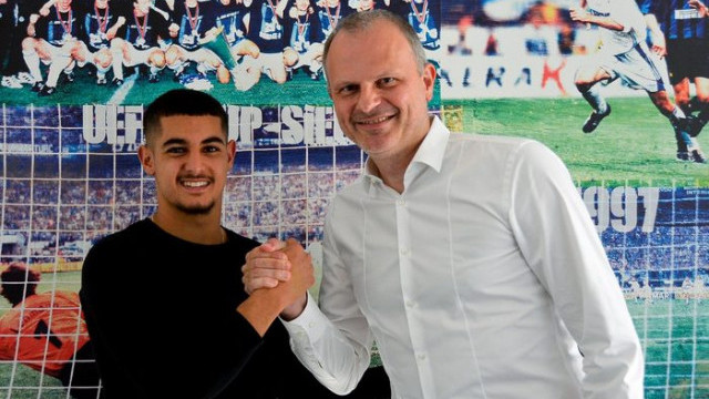 Schalke 04, Levent Mercan'ı profesyonel yaptı