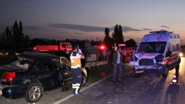 Katliam gibi kaza, 3 ölü, 4 yaralı !