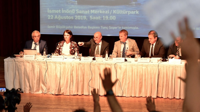 İzmir'de demokrasi şöleni! Soyer'den toplu ulaşım müjdesi