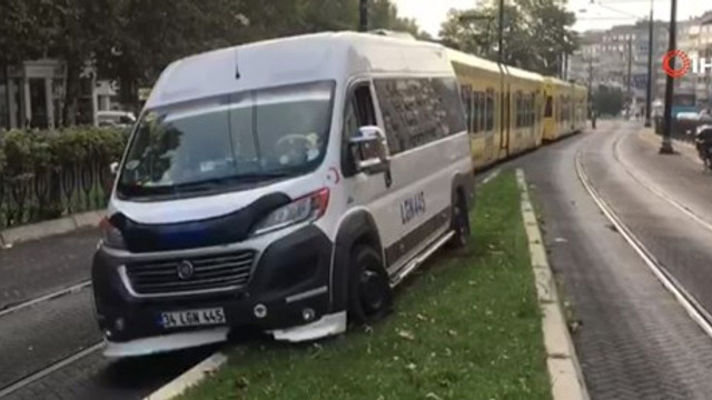 İstanbul'da tramvay yolunda kaza, seferler durdu!