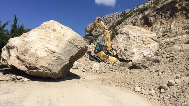 20 tonluk kaya düştü, ölümden döndü