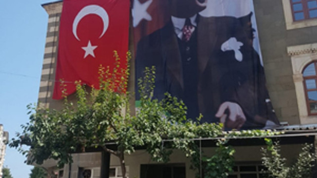 Atatürk posteriyle ilgili bomba iddia !