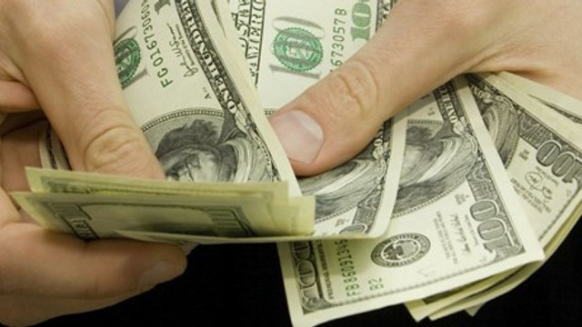 Dolar neden düşüyor ? İşte uzmanların yorumu...