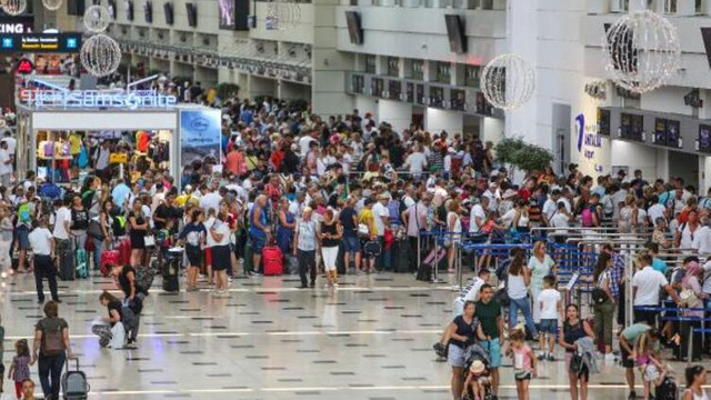 Antalya'da rekor ! Milyonlarca kişi akın etti...