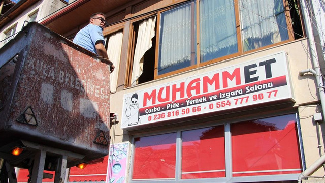Tepki çeken ''Muhammet'' tabelası söküldü