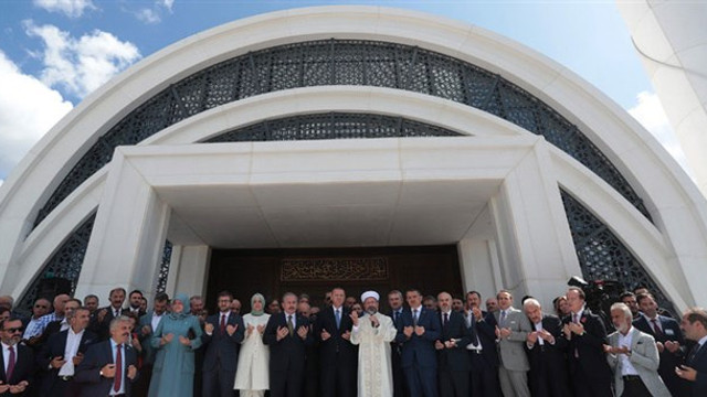 Diyanet, Türkiye'nin dev holdinglerini geçti