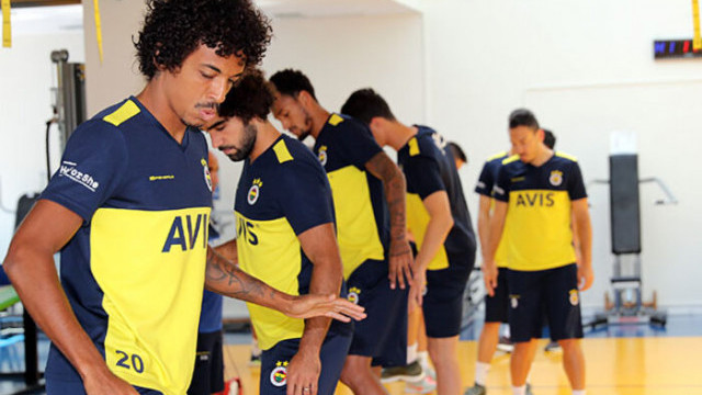 Fenerbahçe günün ilk antrenmanını tamamladı