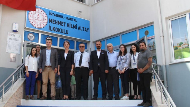 Kartal Belediyesi’nden minik öğrencilere, çanta ve kırtasiye desteği