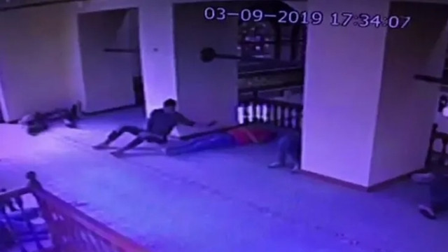Camideki hırsızlık anı kamerada