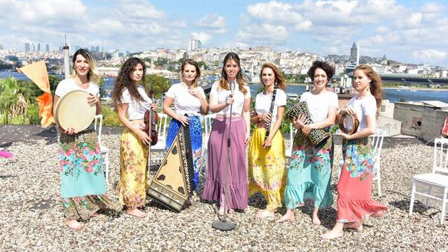 İstanbul Girls Orchestra Hünkar için çatıya çıktı