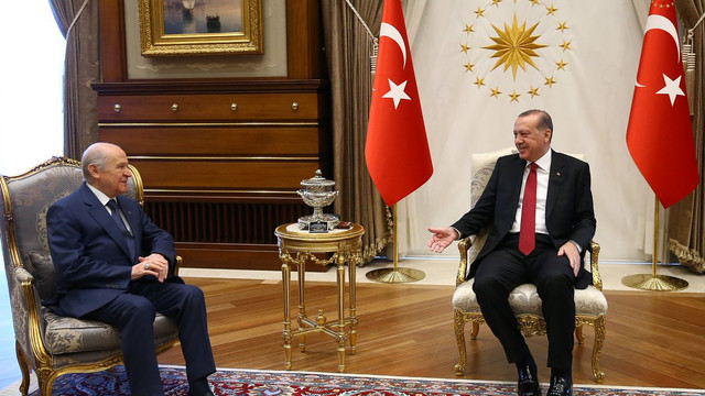 AK Parti ve MHP'de büyük kayıp ! Üye sayıları eriyor...