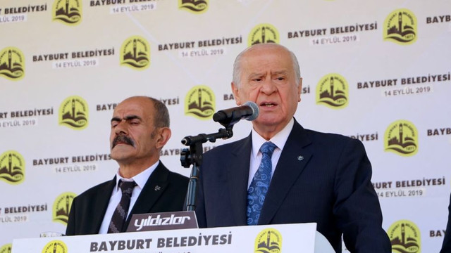 Bahceli Den Imamoglu Na Otomobil Sergisi Acan Kirik Sandalyeliler Politika