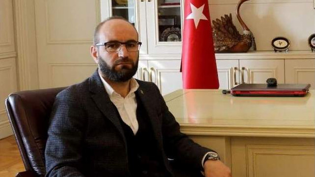 AK Parti'de bir Davutoğlu istifası daha