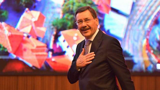 Gökçek CHP'yi eleştirmek isterken AK Parti'yi vurdu