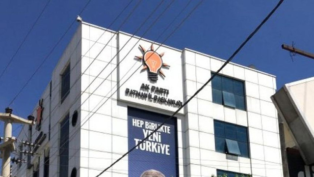 AK Parti binası önünde protestoya gözaltı