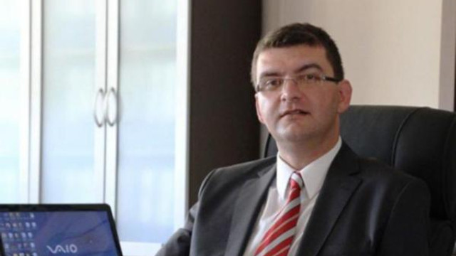 Ödüllü fen lisesine resim öğretmeni müdür