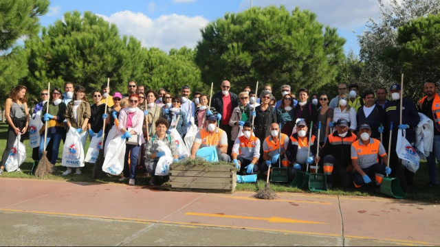 Maltepe’nin sahilini birlikte temizlediler
