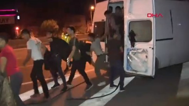 Silah çeken polislere aldırış etmeden kaçtılar !