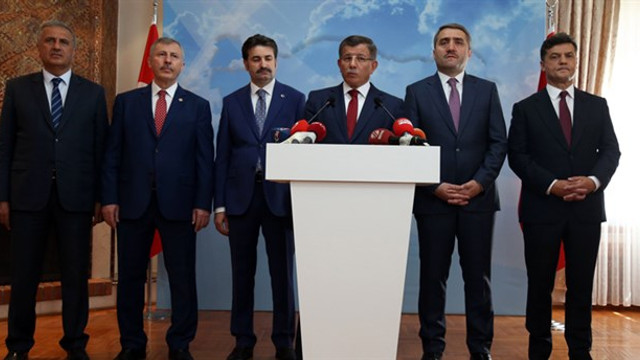 Davutoğlu ekibinden açıklama: ''En fazla oyu AK Parti'den alıyoruz''