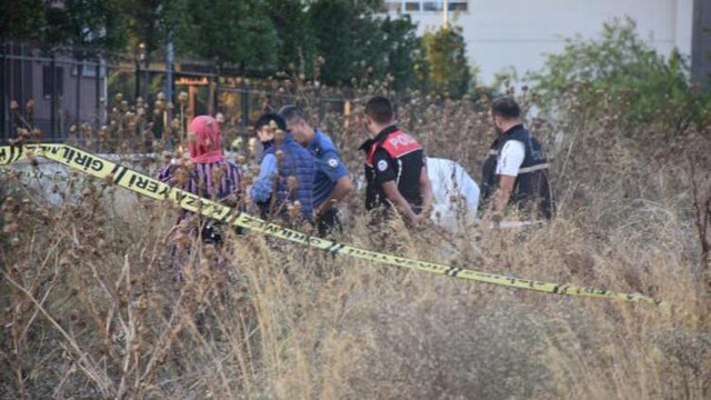 Okul yanındaki boş arazide erkek cesedi bulundu