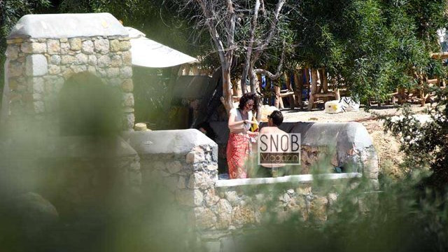 Beren Saat aşk yaşadığı iddia edilen DJ ile görüntülendi