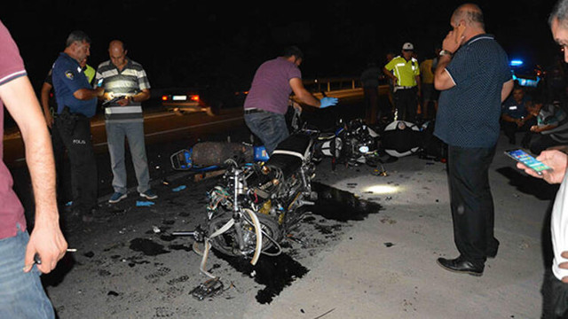 Ters yön faciası ! Motosikletler çarpıştı: 2 ölü