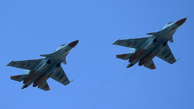 Rus SU-34 savaş uçakları havada çarpıştı