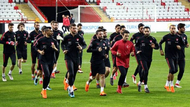 Mehmet Zeki Çelik: İnşallah galip gelip taraftarımızı mutlu ederiz