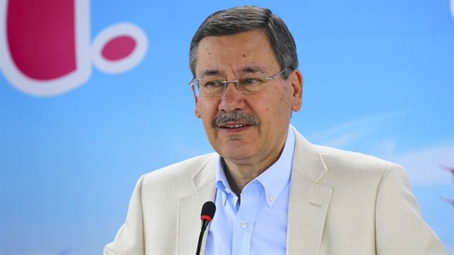 Melih Gökçek bu kez de ‘Susamam’ parçasını hedef aldı