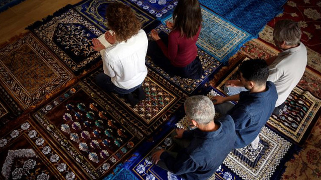 Bu camide namazı kadınlar kıldırdı
