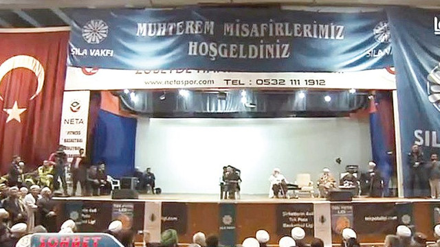 Atatürk posterinin üzeri kapatılmıştı... Soruşturma başlatıldı